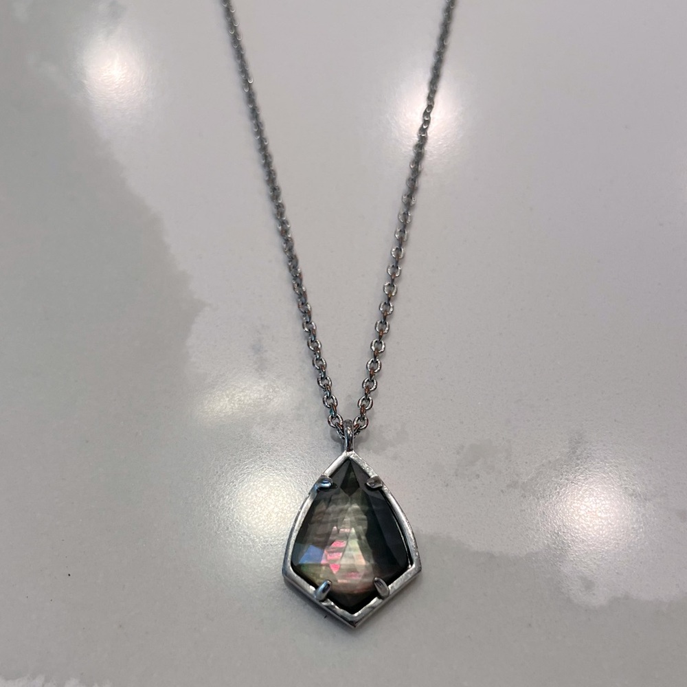 Kendra Scott necklace